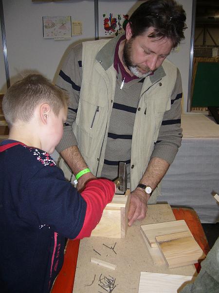 Erfurt Nationale 2008 698.jpg - Basteln auf dem Jugendstand
